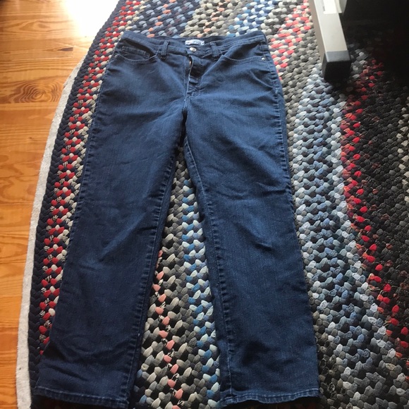 Lee Denim - ☘️3/$15 Jeans. Lee Classic Fit at the Waist 14S